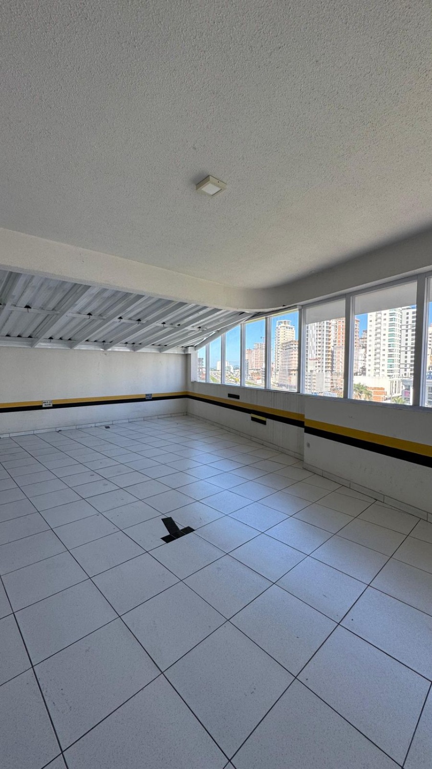 Sala Comercial no Ed. Platinum Excutive em Meia Praia - Itapema - foto 14