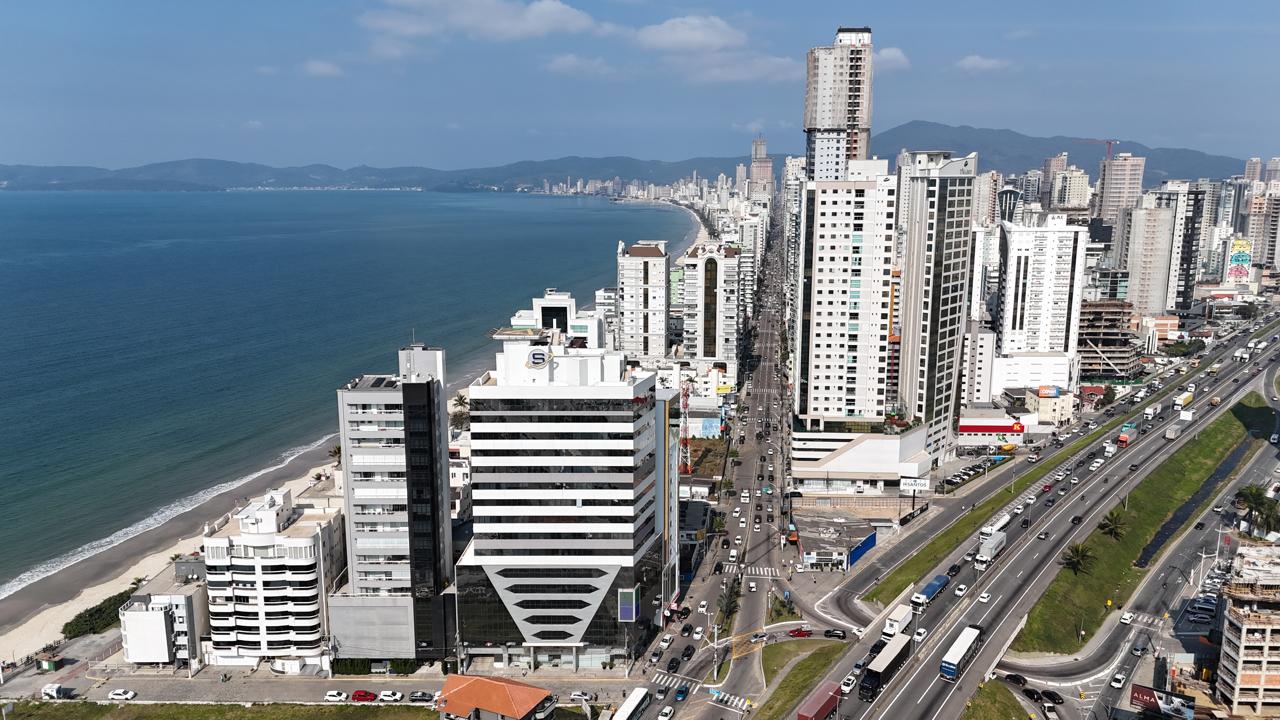 Sala Comercial no Ed. Platinum Excutive em Meia Praia - Itapema - foto 19