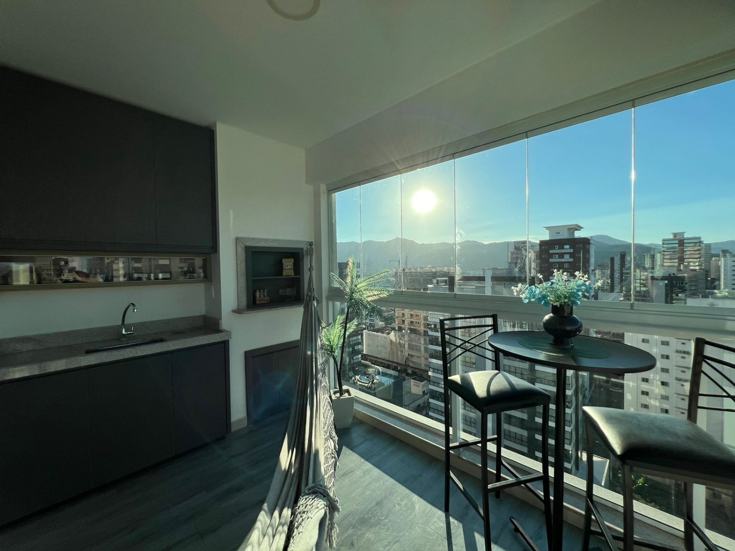 Apartamento no Ed. Arcos da Lapa em Meia Praia - Itapema - foto 2