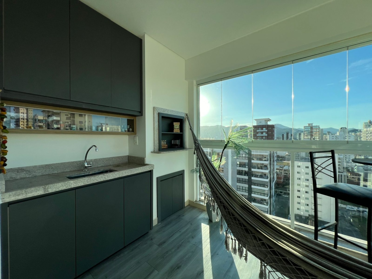 Apartamento no Ed. Arcos da Lapa em Meia Praia - Itapema - foto 3