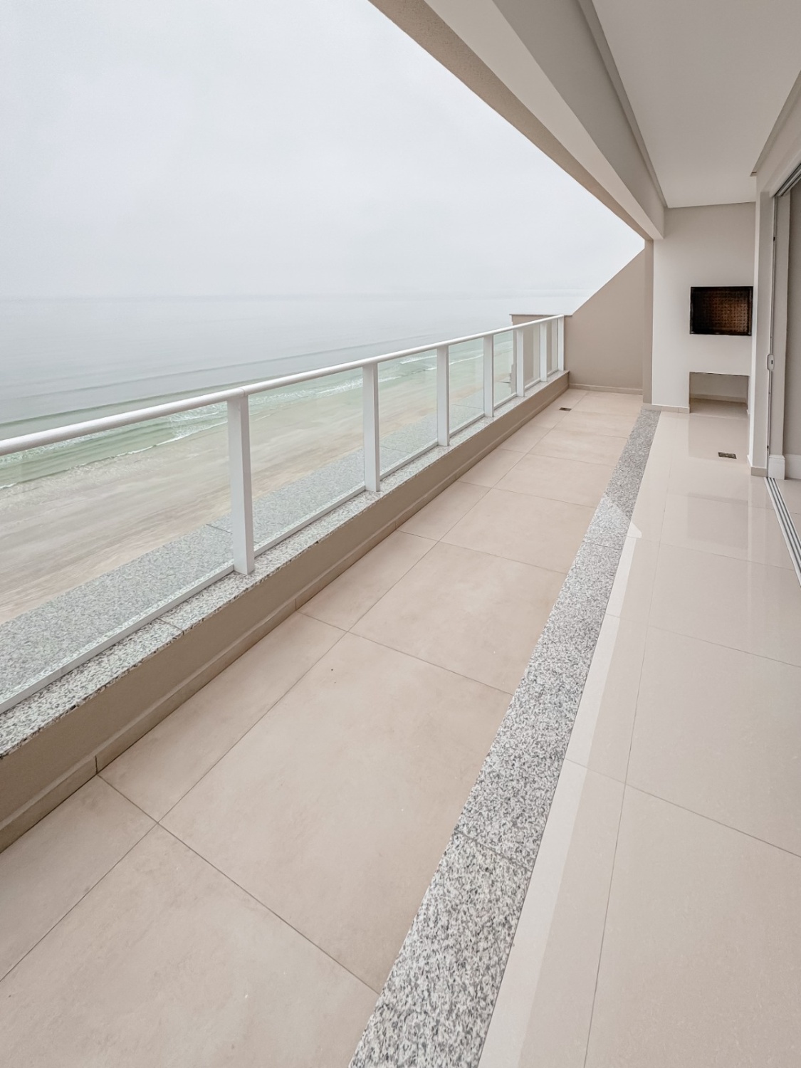 Apartamento no Edifício Le Biarritz em Itapema - foto 4