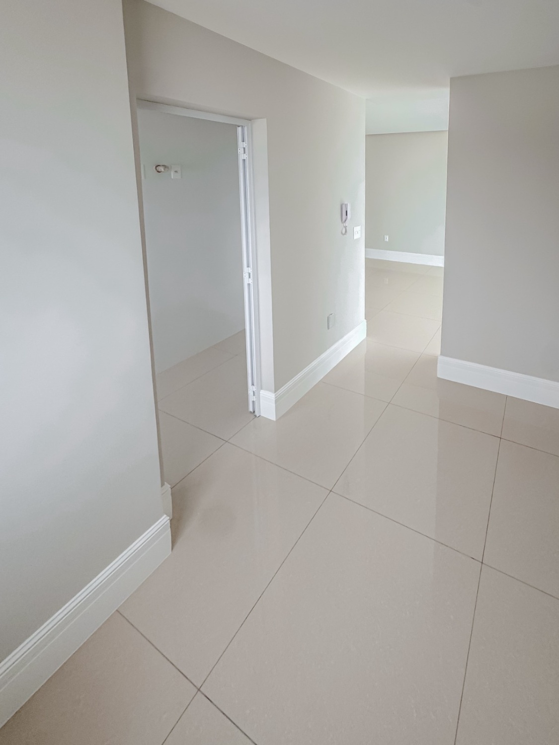 Apartamento no Edifício Le Biarritz em Itapema - foto 10