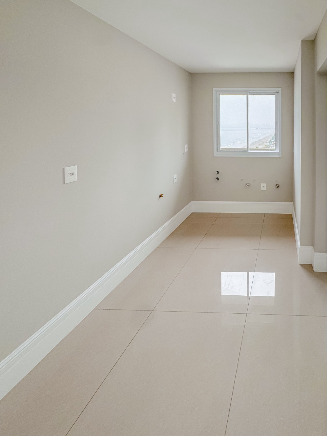 Apartamento no Edifício Le Biarritz em Itapema - foto 13