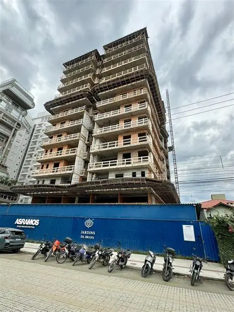 Apartamento no Ed. Jardins da Brava na Praia Brava