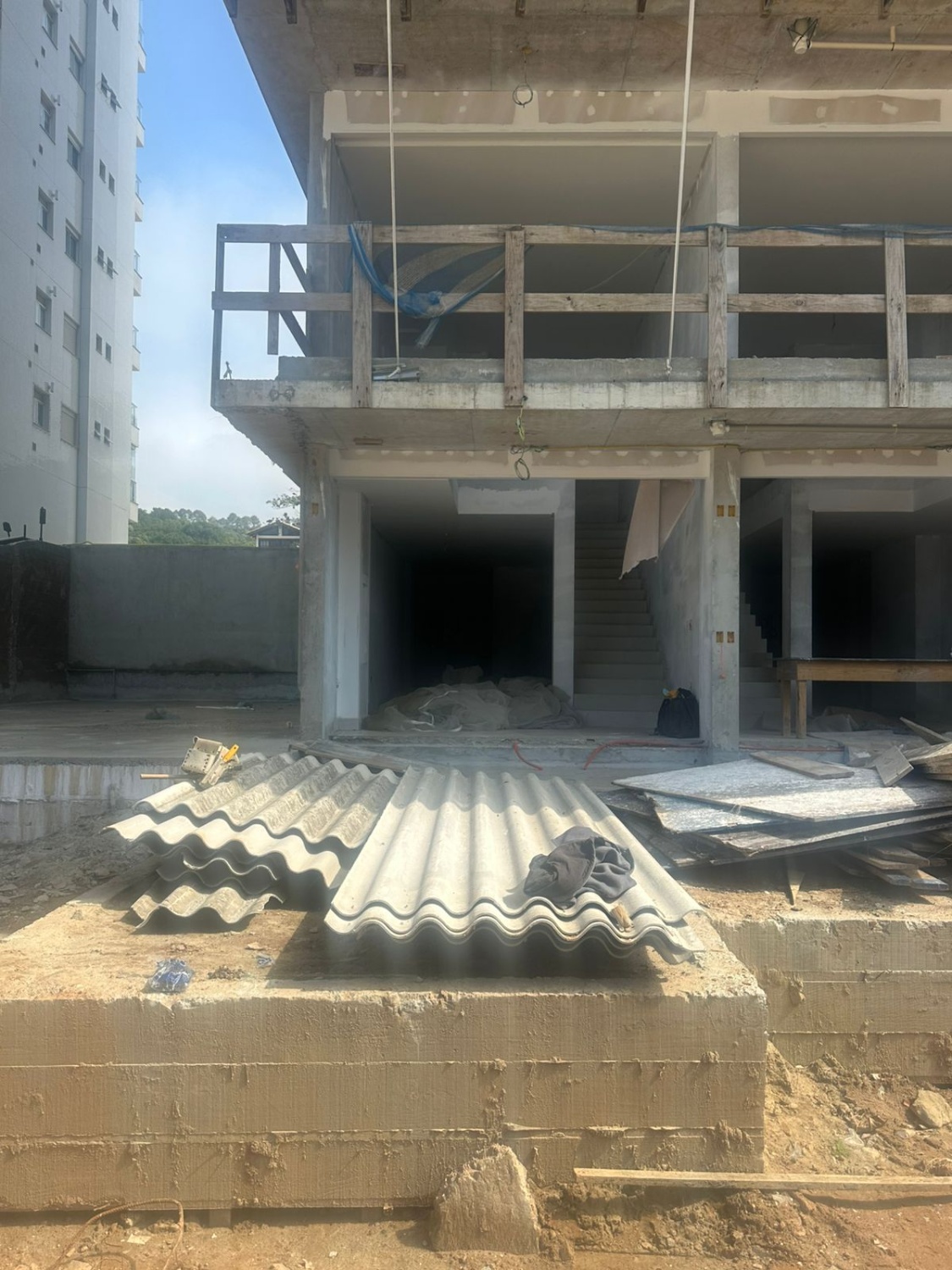 Apartamento no Ed. Jardins da Brava na Praia Brava - foto 4