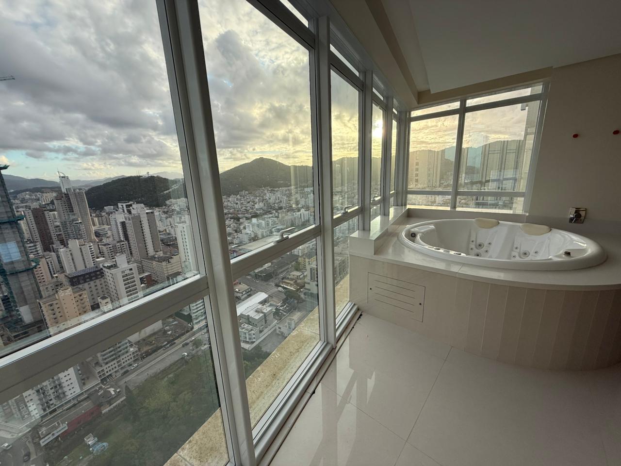 Apartamento no Ed. Alameda Jardins em Balneário Camboriú - foto 3