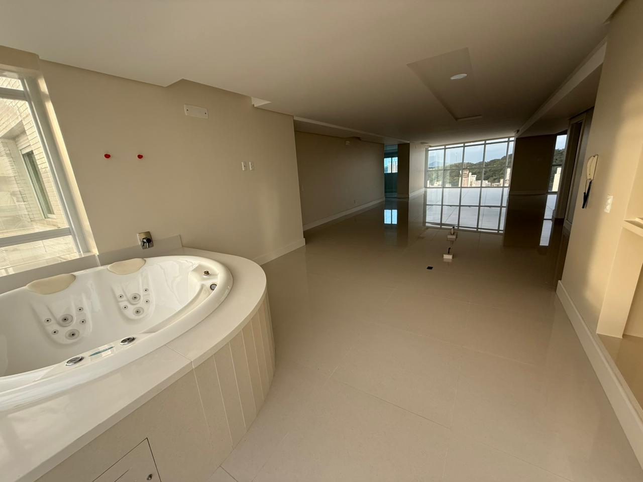 Apartamento no Ed. Alameda Jardins em Balneário Camboriú - foto 4