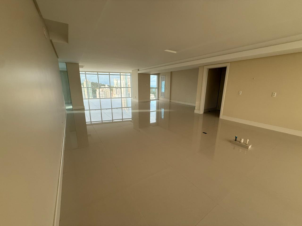 Apartamento no Ed. Alameda Jardins em Balneário Camboriú - foto 15