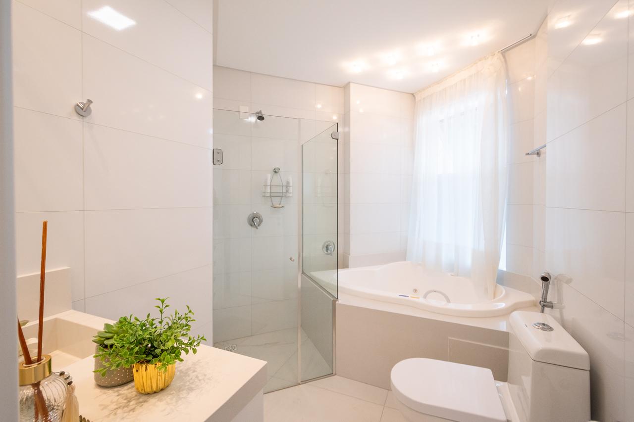 Apartamento no Ed. Toulon Palace Residence em Itapema - foto 31