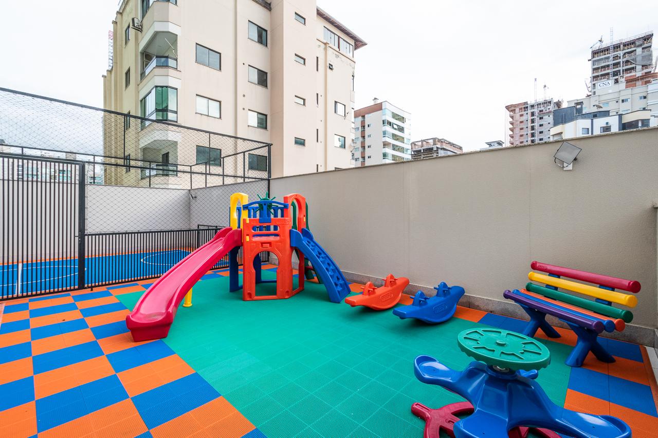 Apartamento no Ed. Toulon Palace Residence em Itapema - foto 39