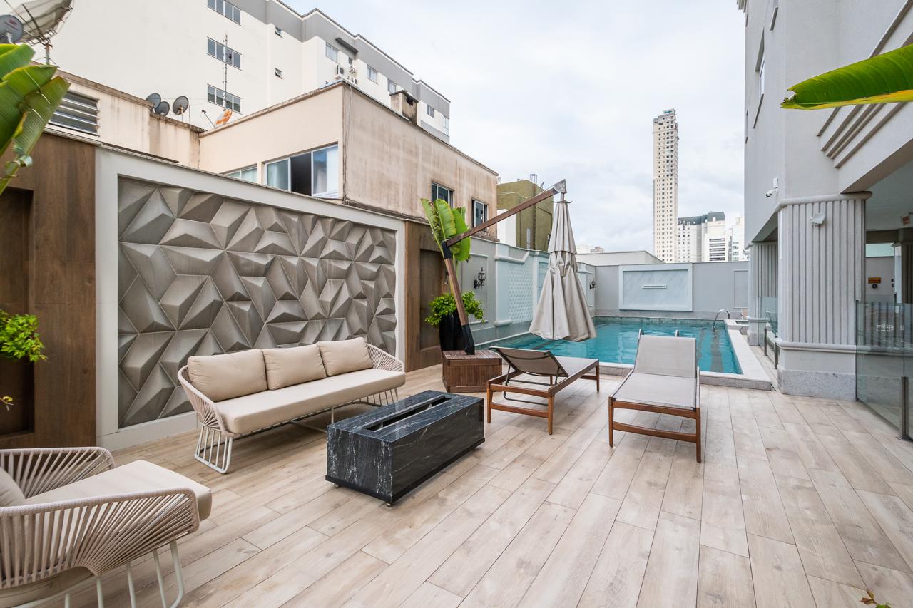 Apartamento no Ed. Toulon Palace Residence em Itapema - foto 40