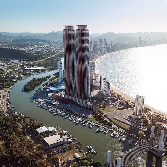 Apartamento no Ed. Yachthouse by Pininfarina na Barra Sul em Balneário Camboriú - foto 2