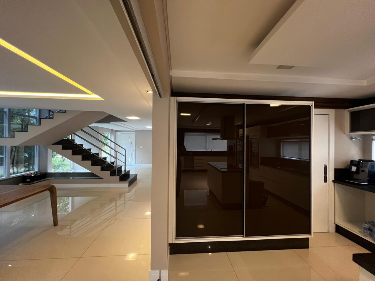 Casa no Condomínio Brava Horizontal na Praia Brava - foto 4