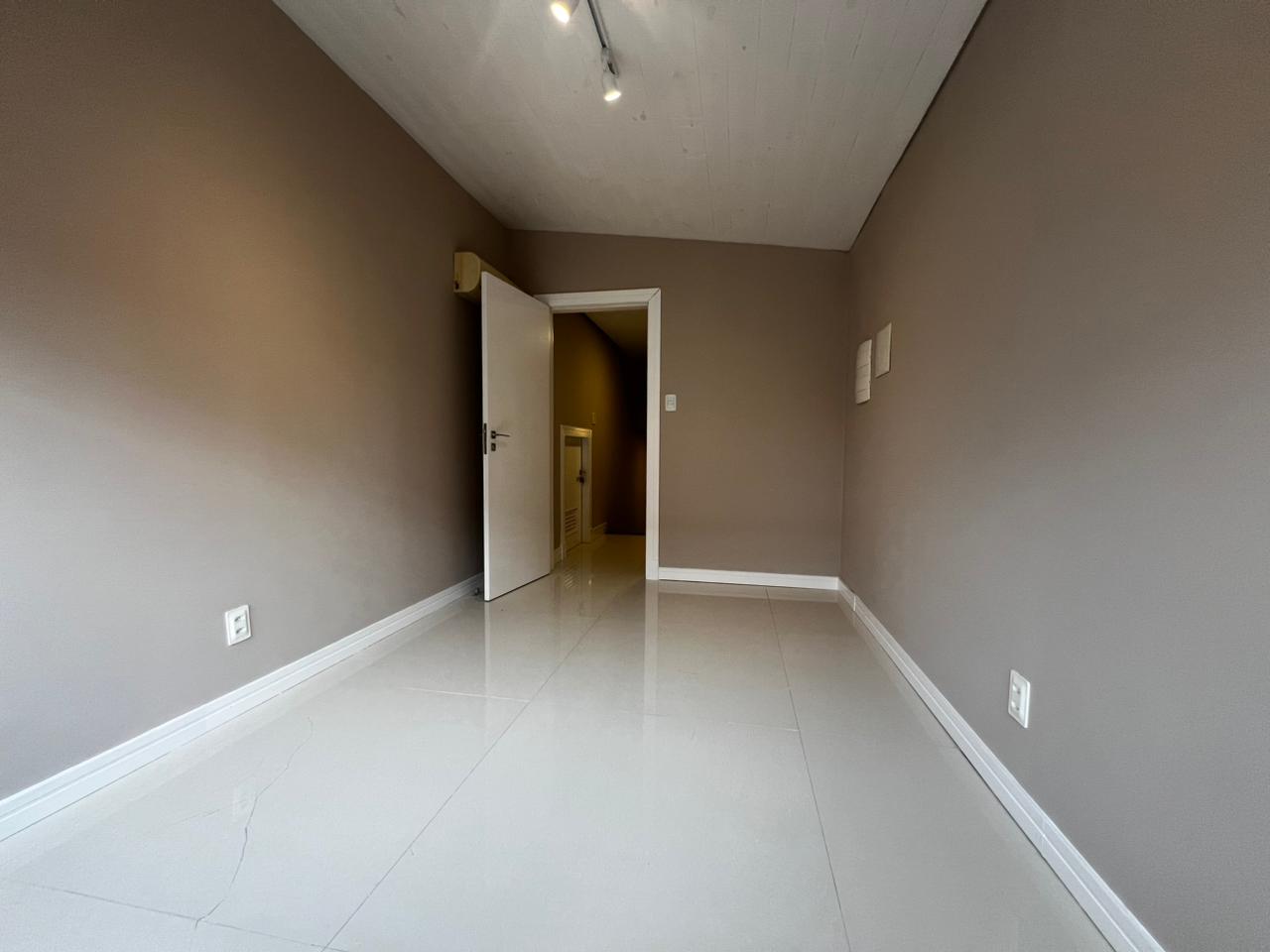 Casa no Condomínio Brava Horizontal na Praia Brava - foto 15