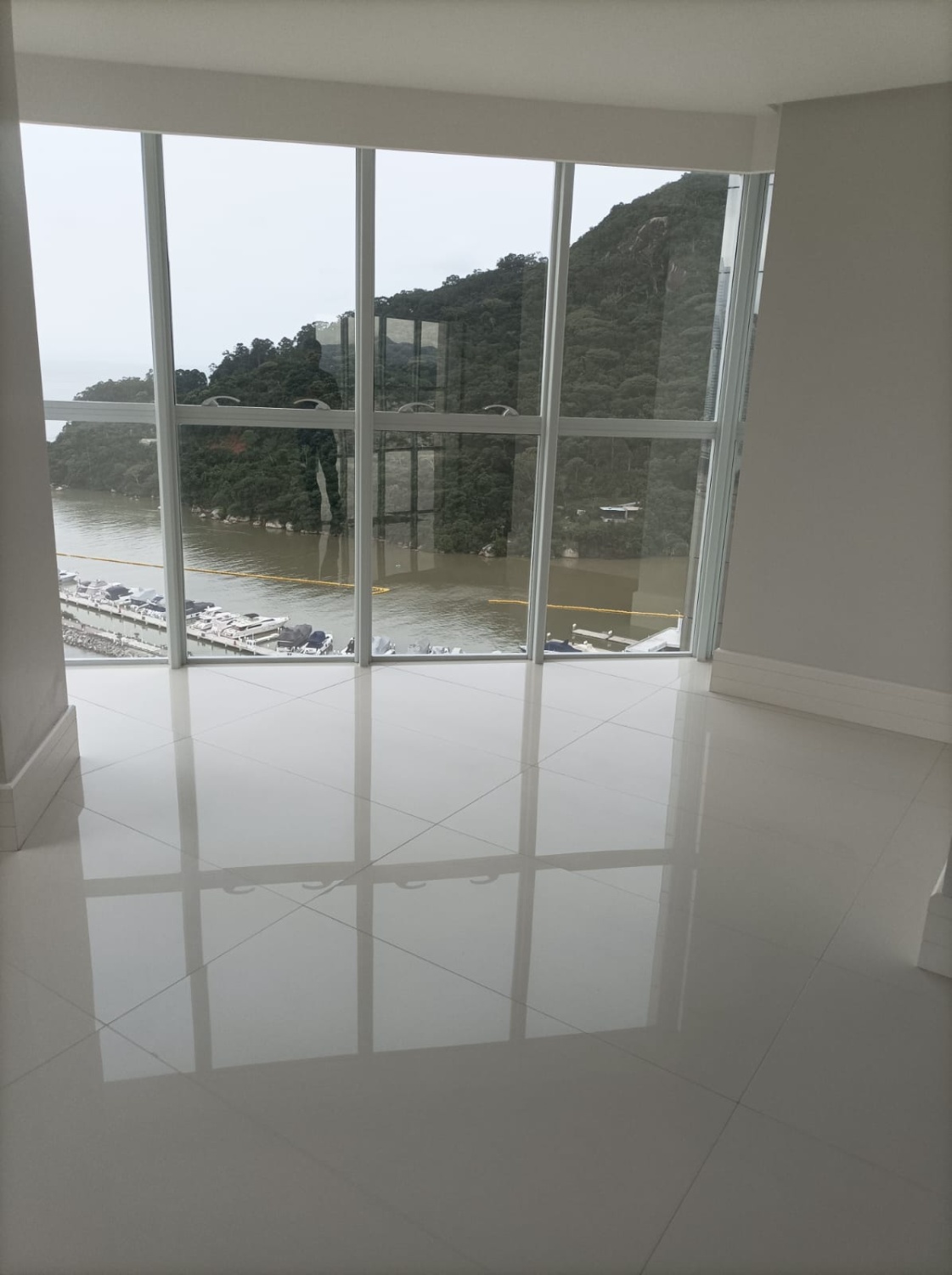Apartamento no Ed. Ibiza Towers em Balneário Camboriú - foto 3