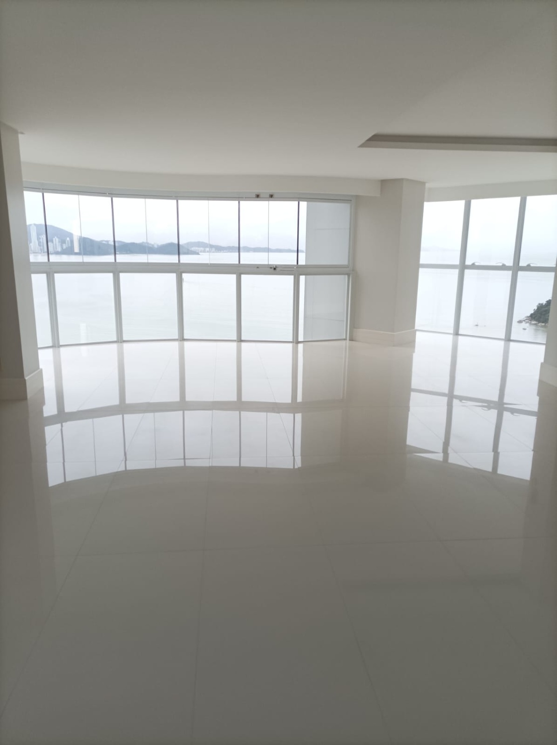 Apartamento no Ed. Ibiza Towers em Balneário Camboriú - foto 4