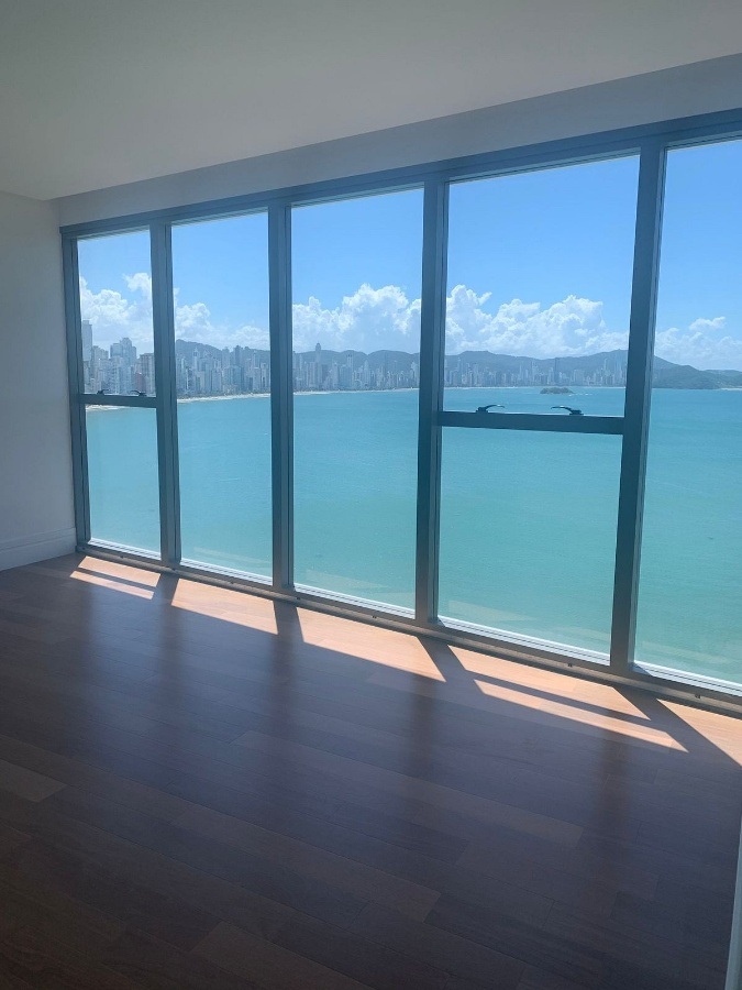 Apartamento no Ed. Pharos na Barra Sul em Balneário Camboriú - foto 2