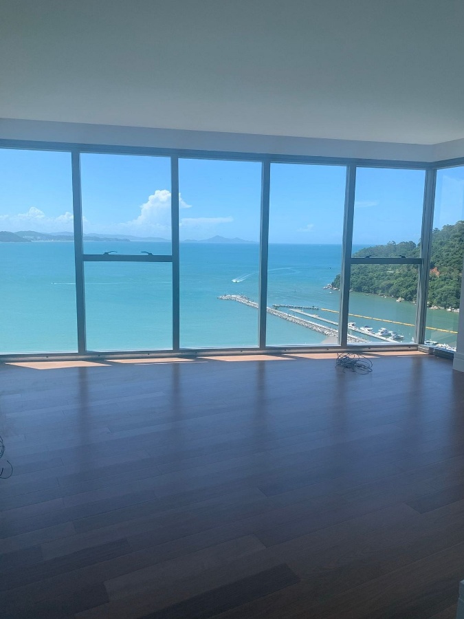 Apartamento no Ed. Pharos na Barra Sul em Balneário Camboriú