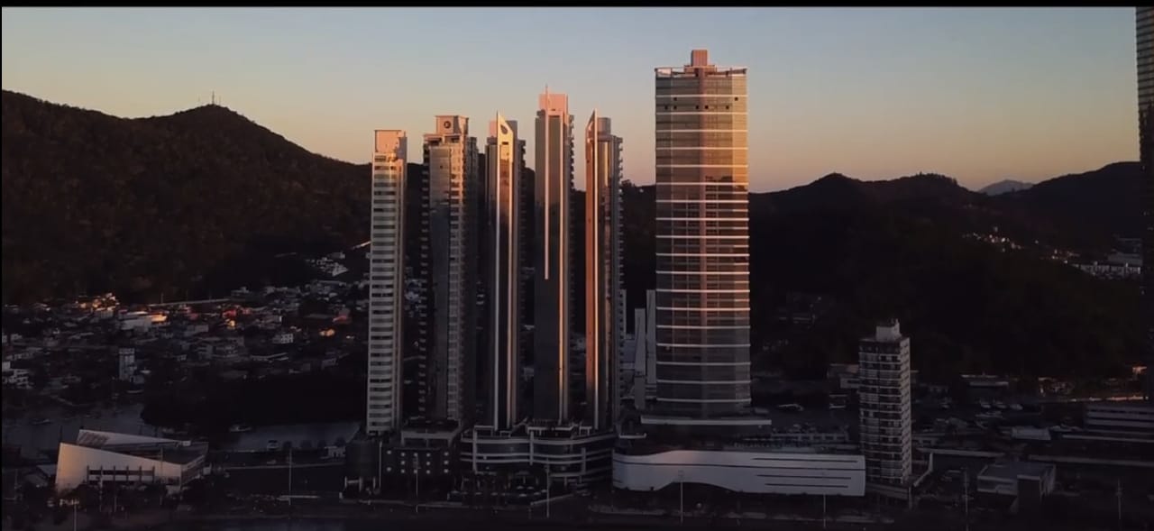 Apartamento no Ed. Pharos na Barra Sul em Balneário Camboriú - foto 5