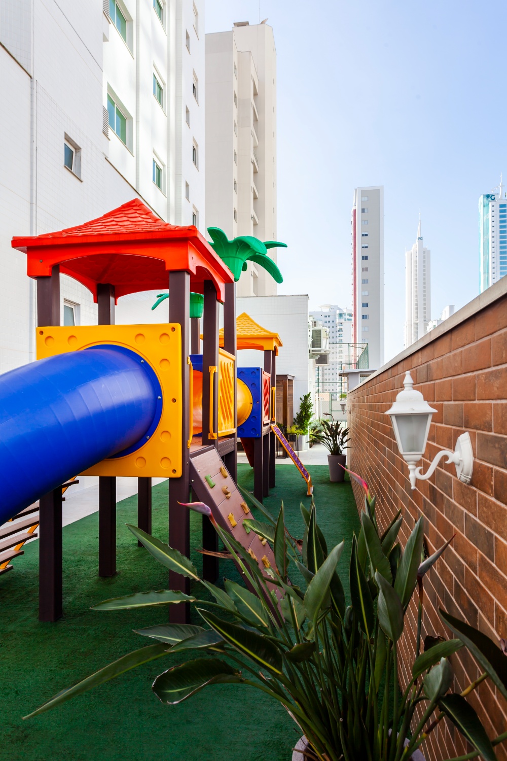 Apartamento no Ed. Torre Esmeralda no centro de Balneário Camboriú - foto 4