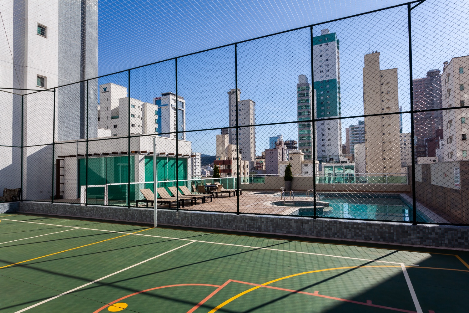 Apartamento no Ed. Torre Esmeralda no centro de Balneário Camboriú - foto 5