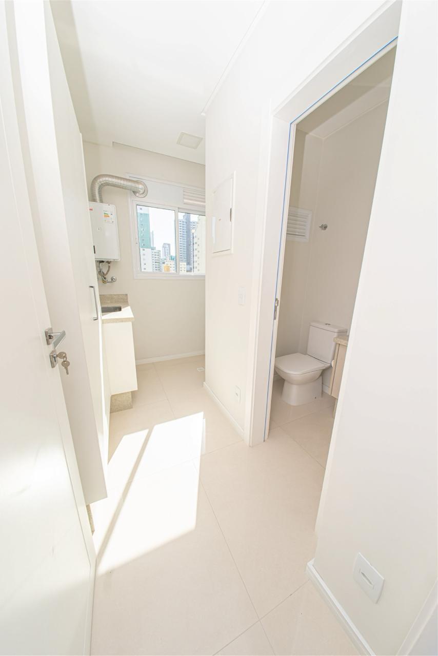 Apartamento no Ed. Torre Esmeralda no centro de Balneário Camboriú - foto 16