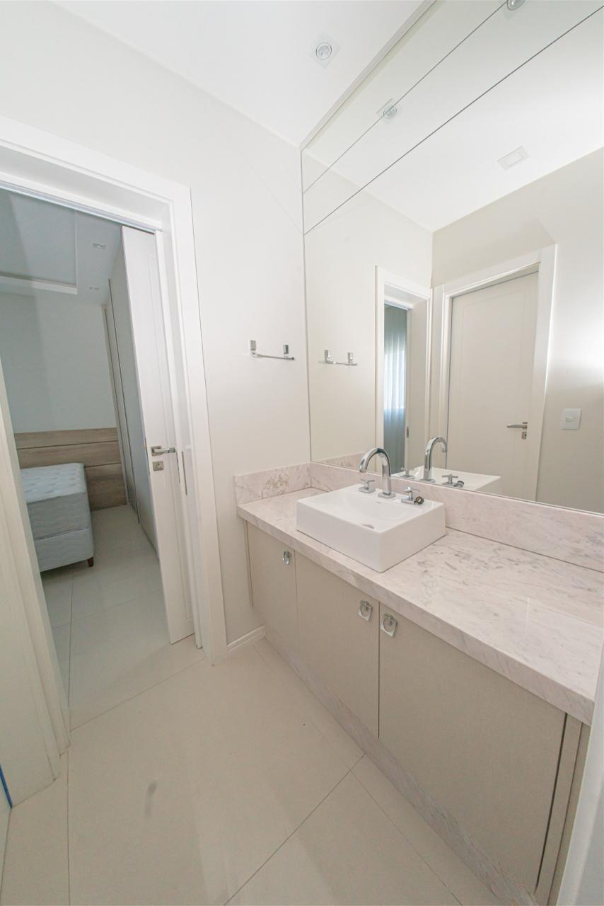 Apartamento no Ed. Torre Esmeralda no centro de Balneário Camboriú - foto 19