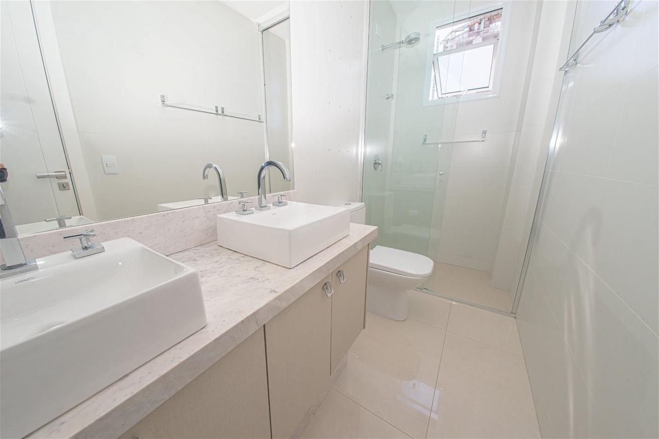 Apartamento no Ed. Torre Esmeralda no centro de Balneário Camboriú - foto 28