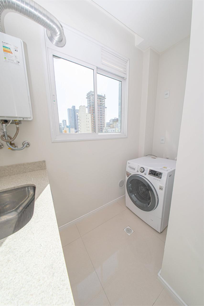 Apartamento no Ed. Torre Esmeralda no centro de Balneário Camboriú - foto 29