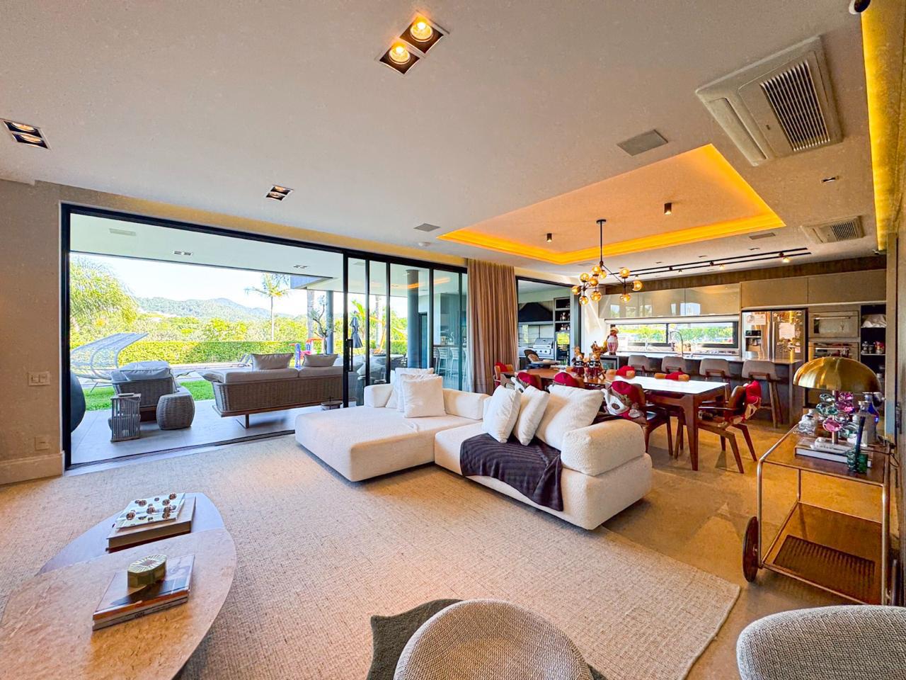 Casa no Condomínio Reserva Camboriú Yacht & Golf em Camboriú
