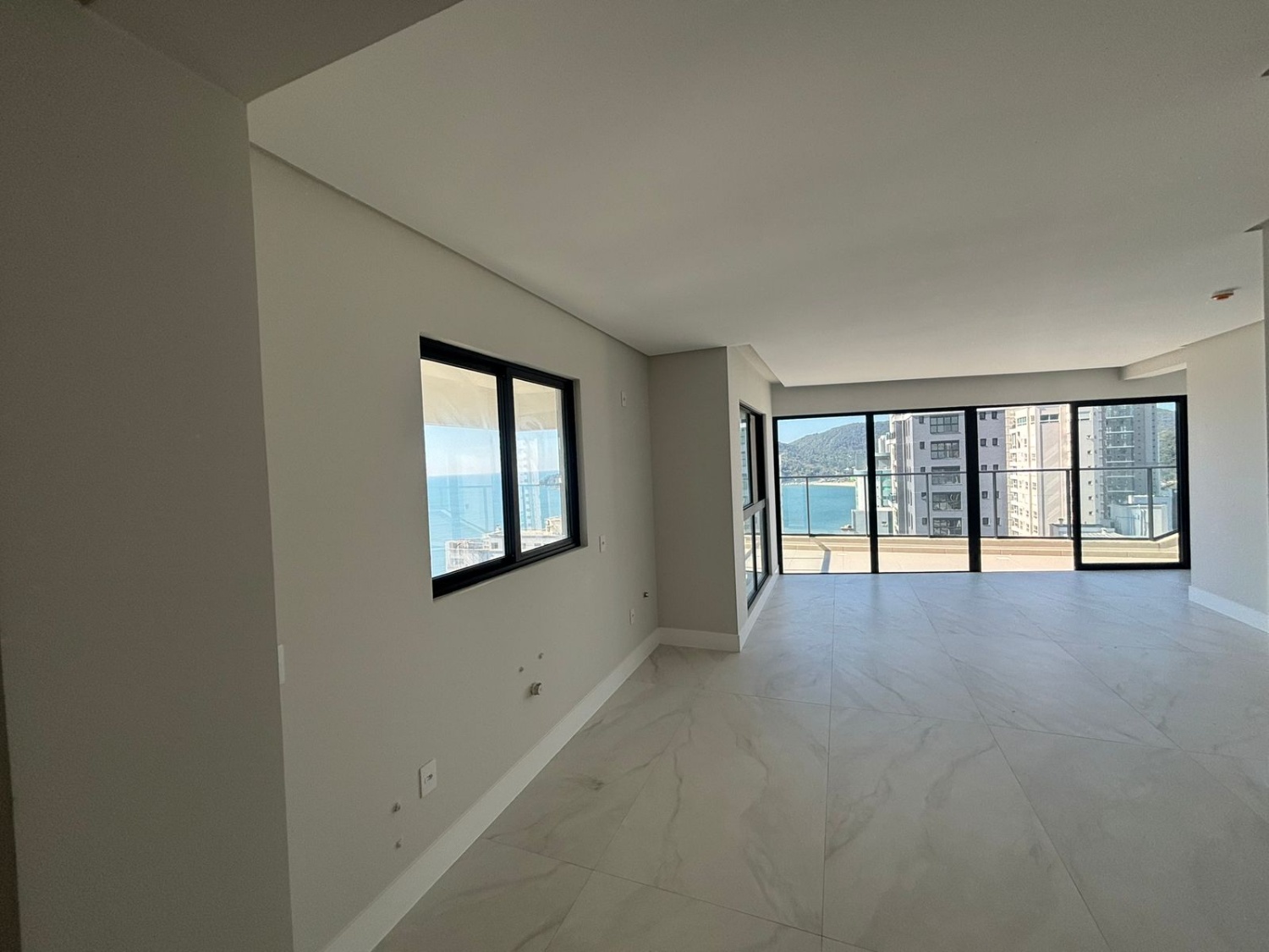 Apartamento no Ed. South Beach Residence em Balneário Camboriú - foto 3