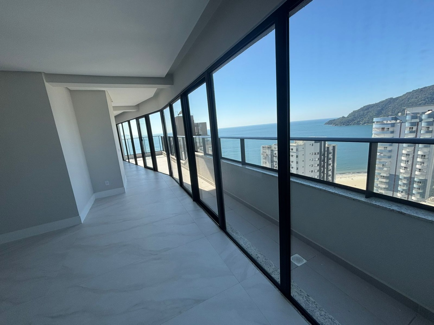 Apartamento no Ed. South Beach Residence em Balneário Camboriú - foto 4