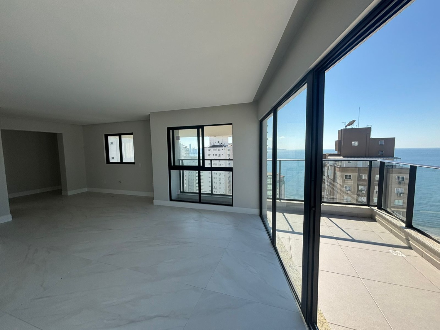 Apartamento no Ed. South Beach Residence em Balneário Camboriú - foto 6