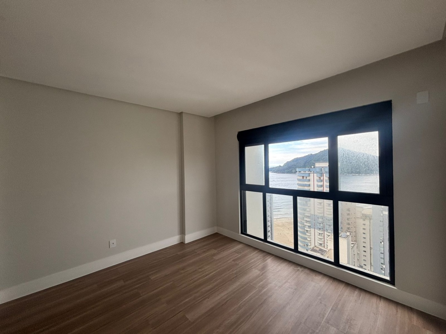 Apartamento no Ed. South Beach Residence em Balneário Camboriú - foto 10