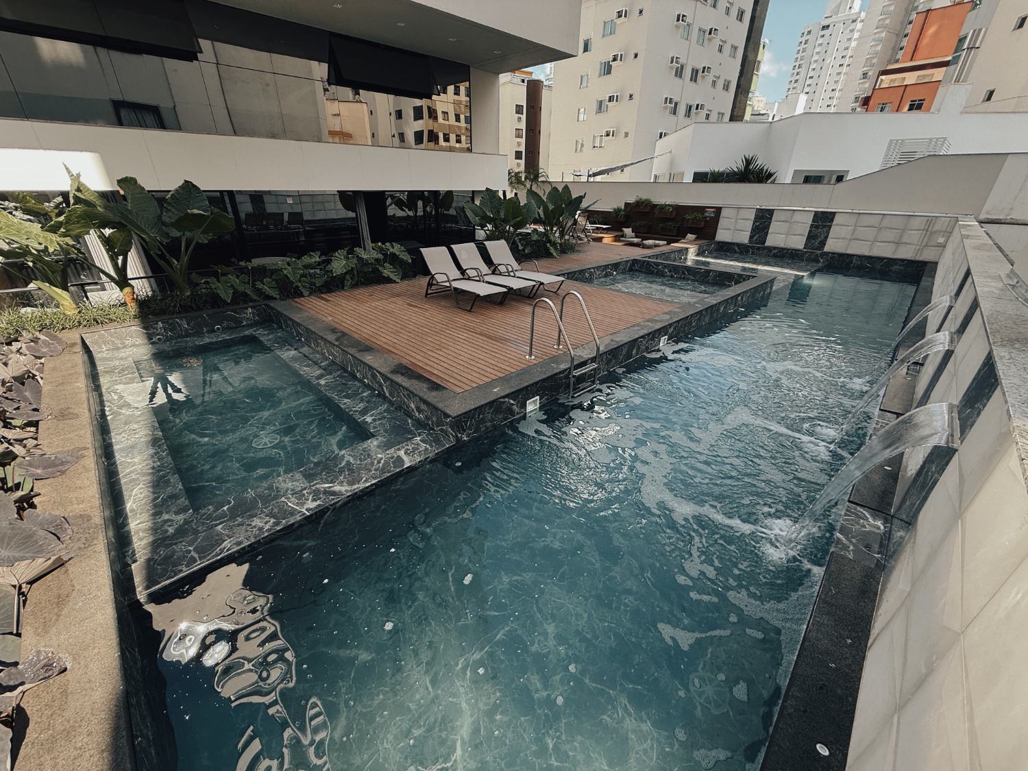 Apartamento no Ed. South Beach Residence em Balneário Camboriú - foto 32