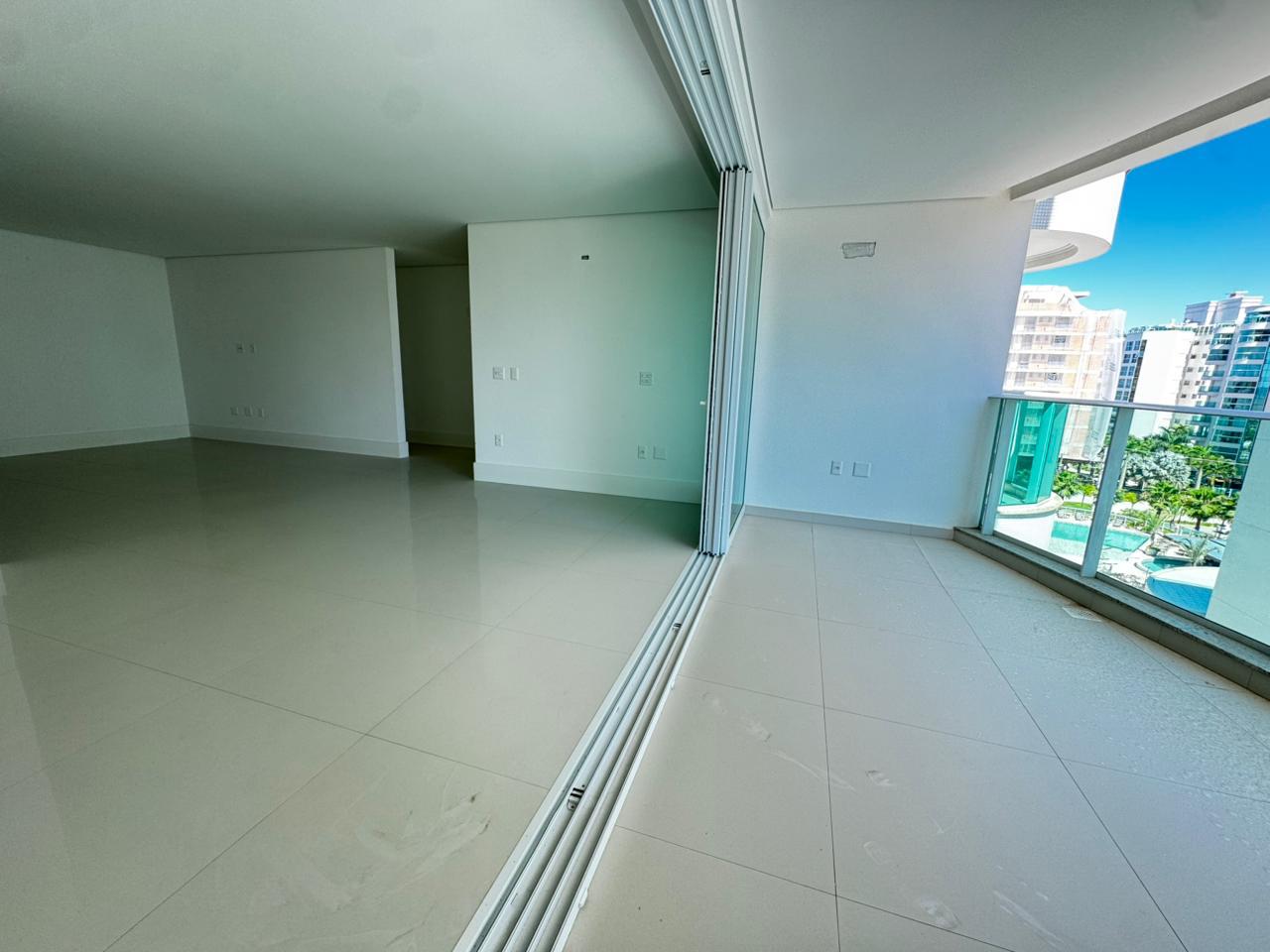Apartamento no Edifício Brava Beach na Praia Brava - foto 5