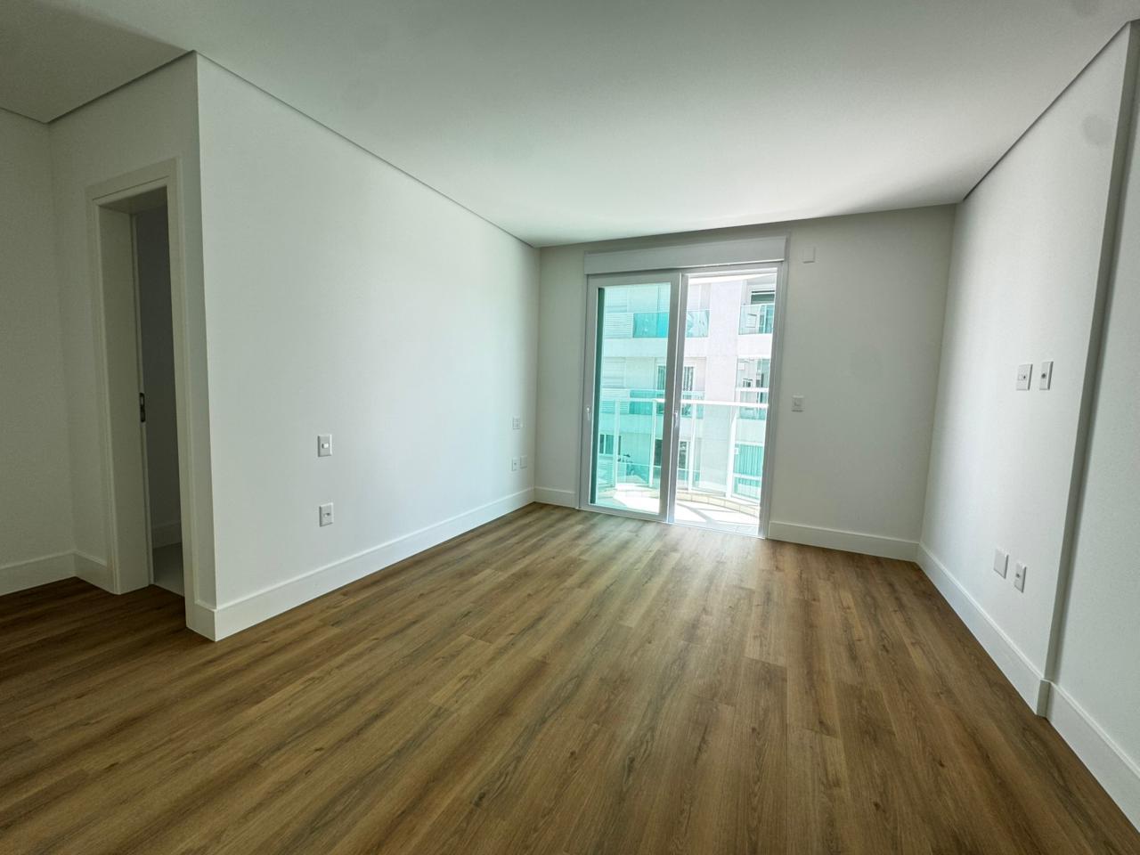 Apartamento no Edifício Brava Beach na Praia Brava - foto 7