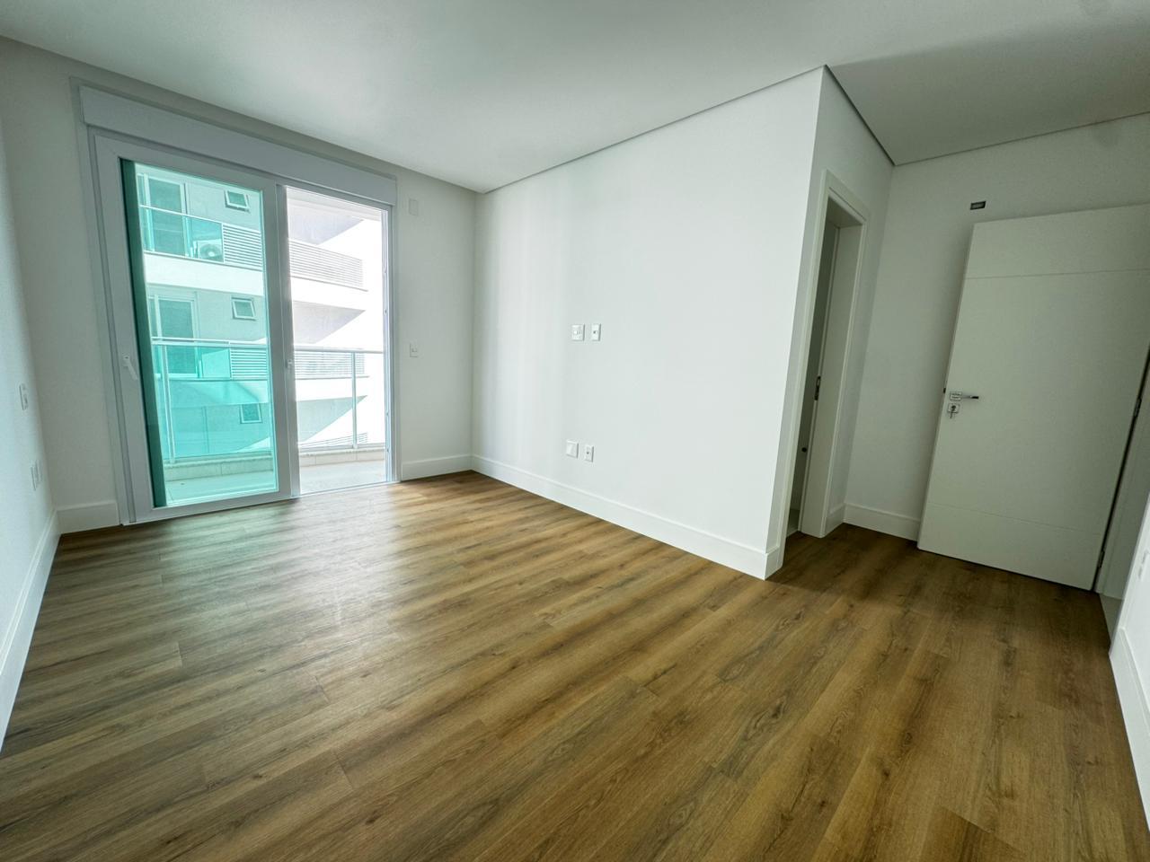 Apartamento no Edifício Brava Beach na Praia Brava - foto 8