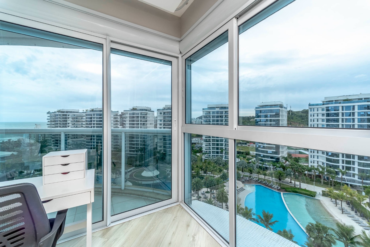 Apartamento no Brava Home Resort na Praia Brava Decorado e Mobiliado - foto 31