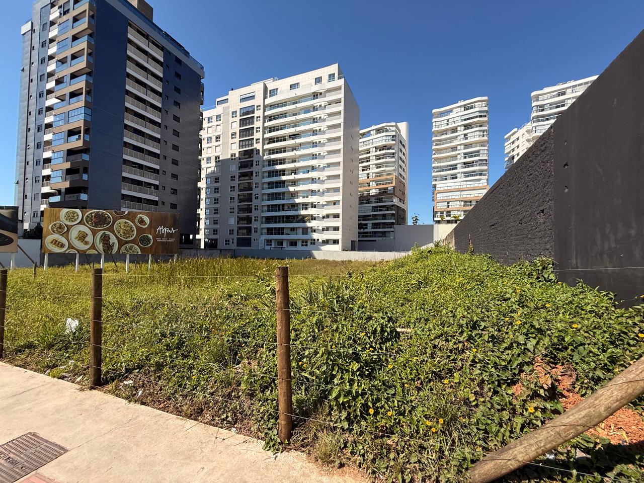 Terreno na Praia Brava com Potencial Construtivo - foto 2