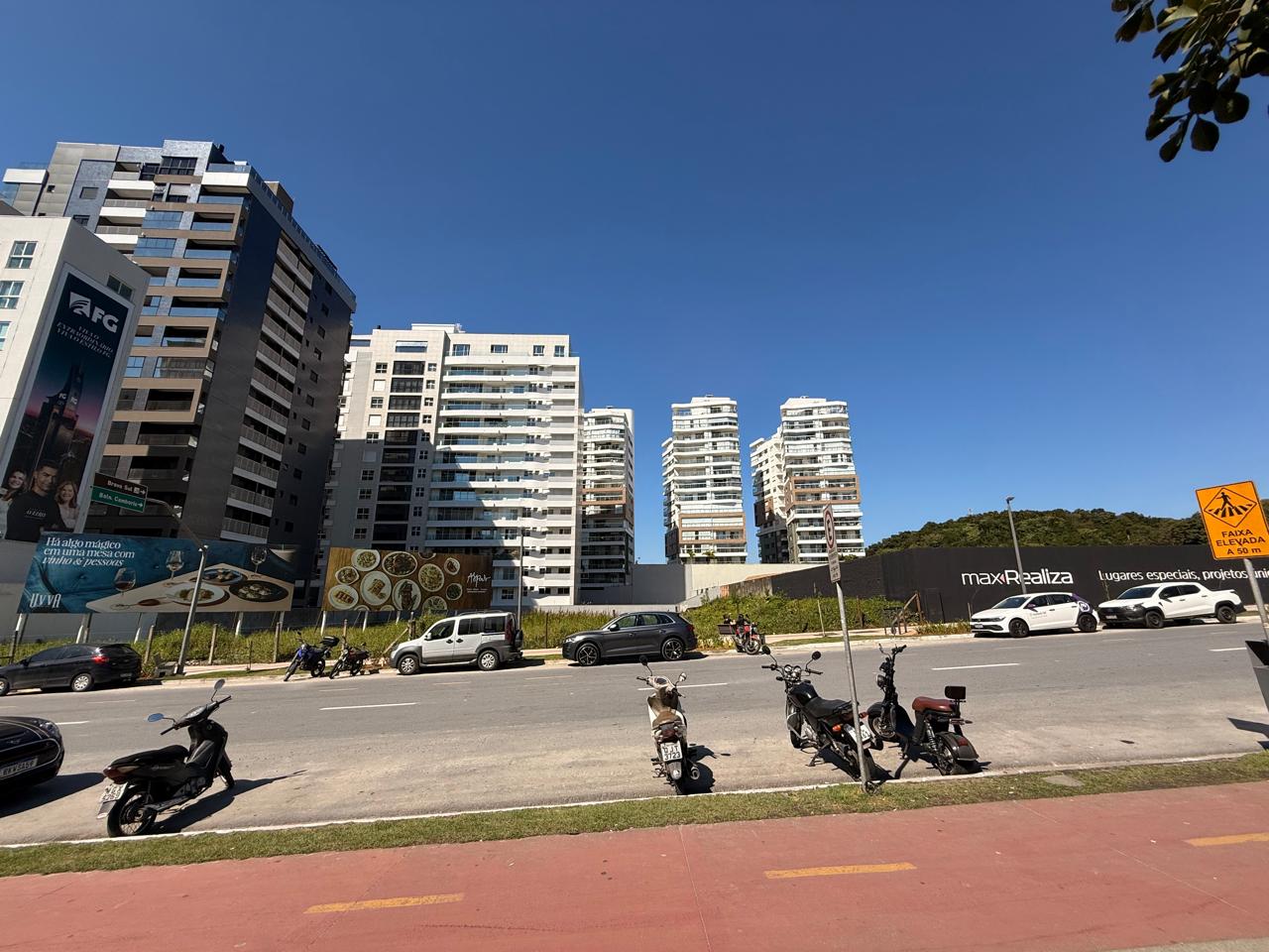 Terreno na Praia Brava com Potencial Construtivo - foto 5