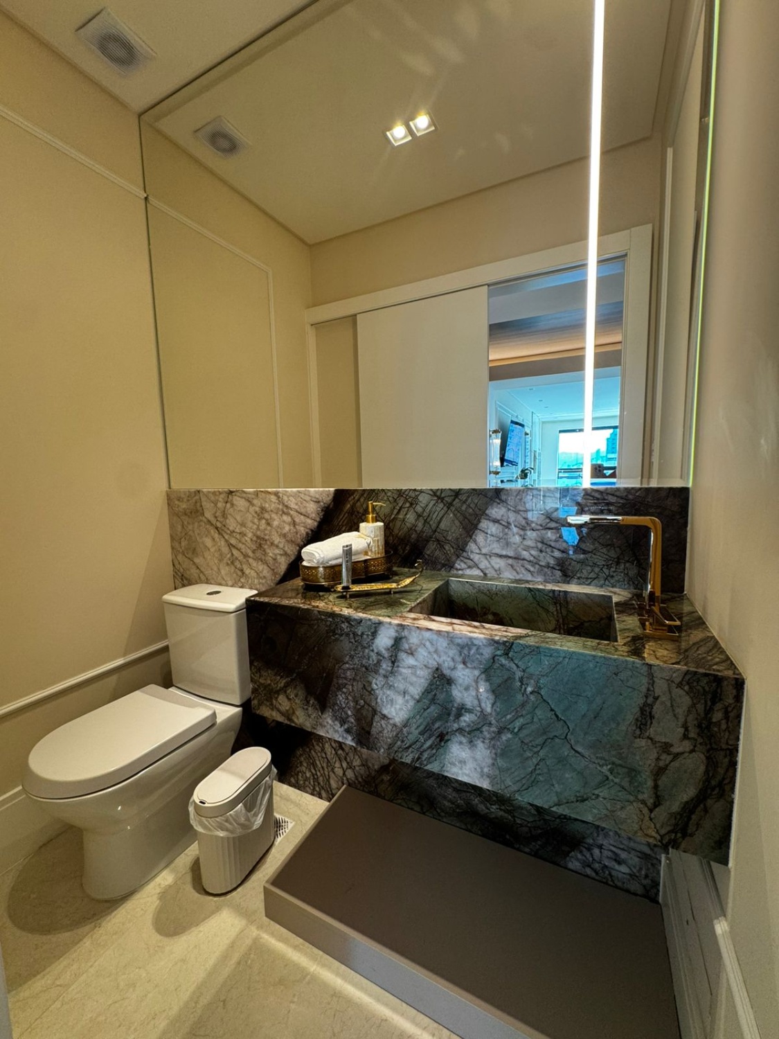 Apartamento no Ed. Cartier CNA Residence em Meia Praia em Itapema - foto 7