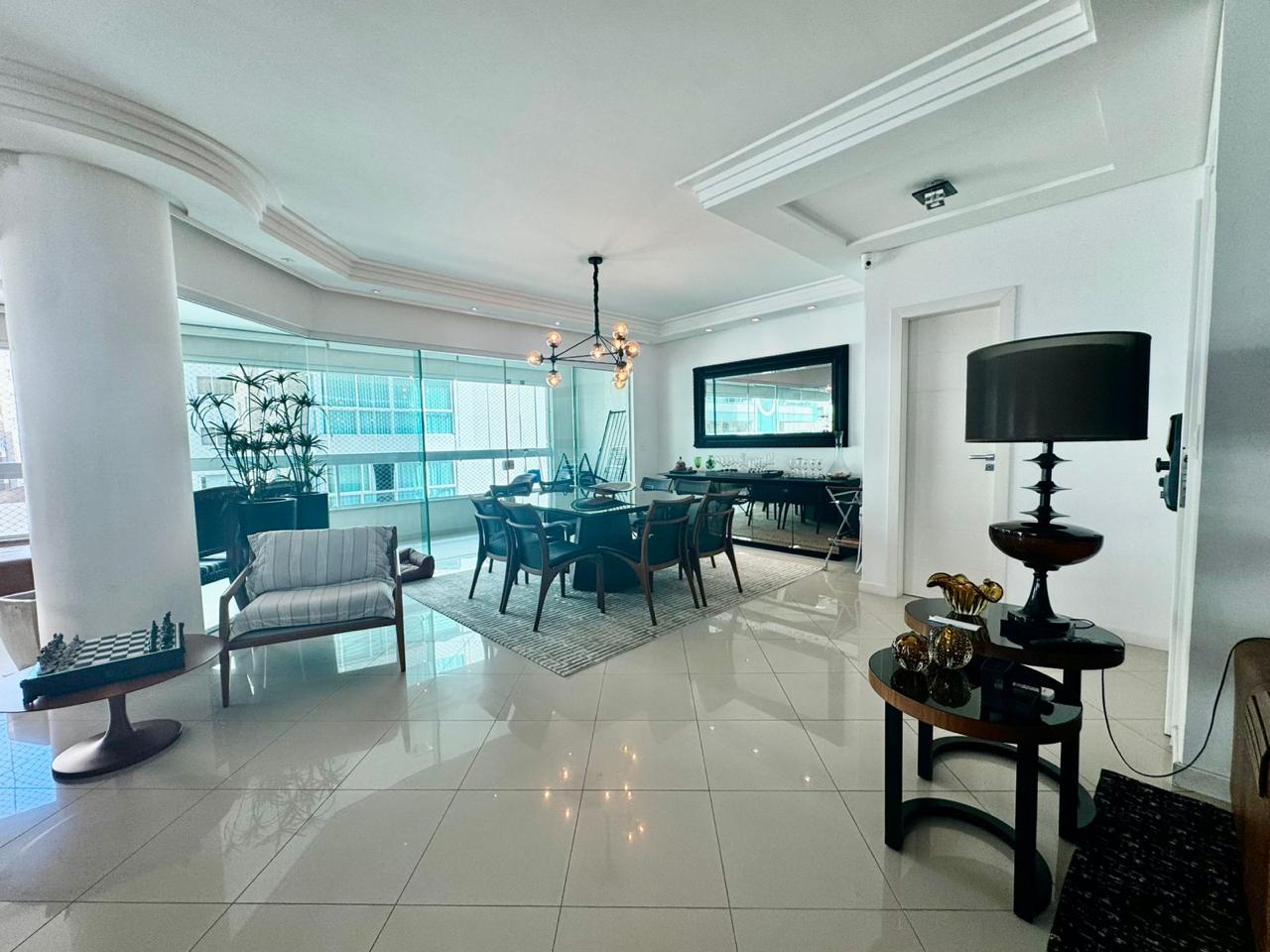 Apartamento no Condomínio Residencial Villa do Mar em Meia Praia - foto 4