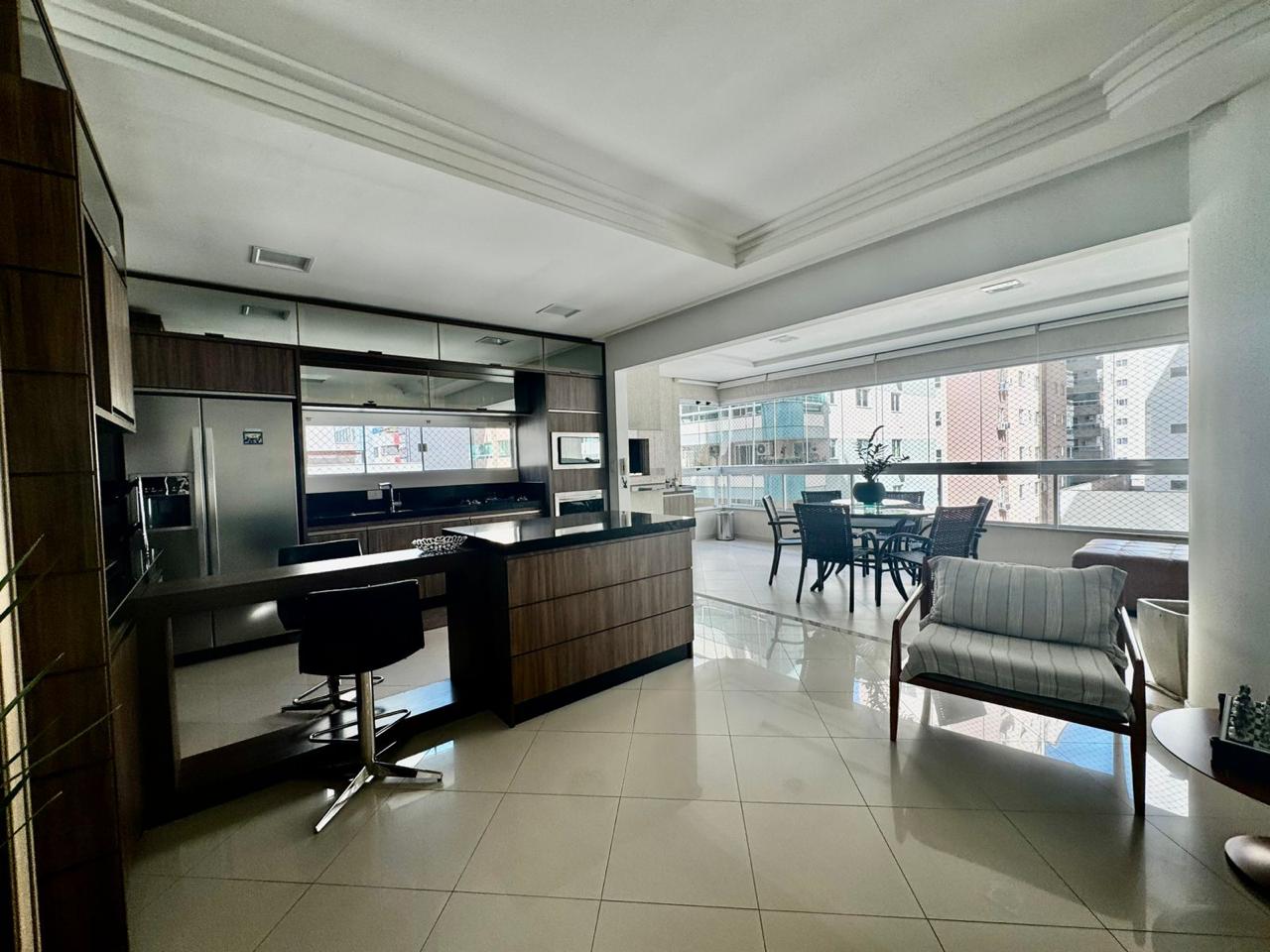 Apartamento no Condomínio Residencial Villa do Mar em Meia Praia - foto 6
