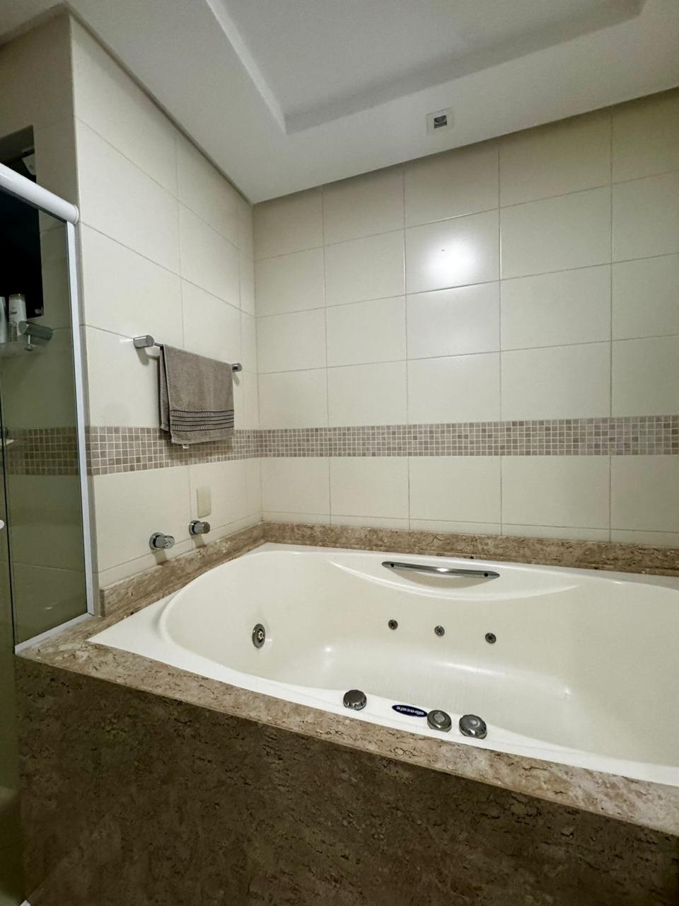 Apartamento no Condomínio Residencial Villa do Mar em Meia Praia - foto 17