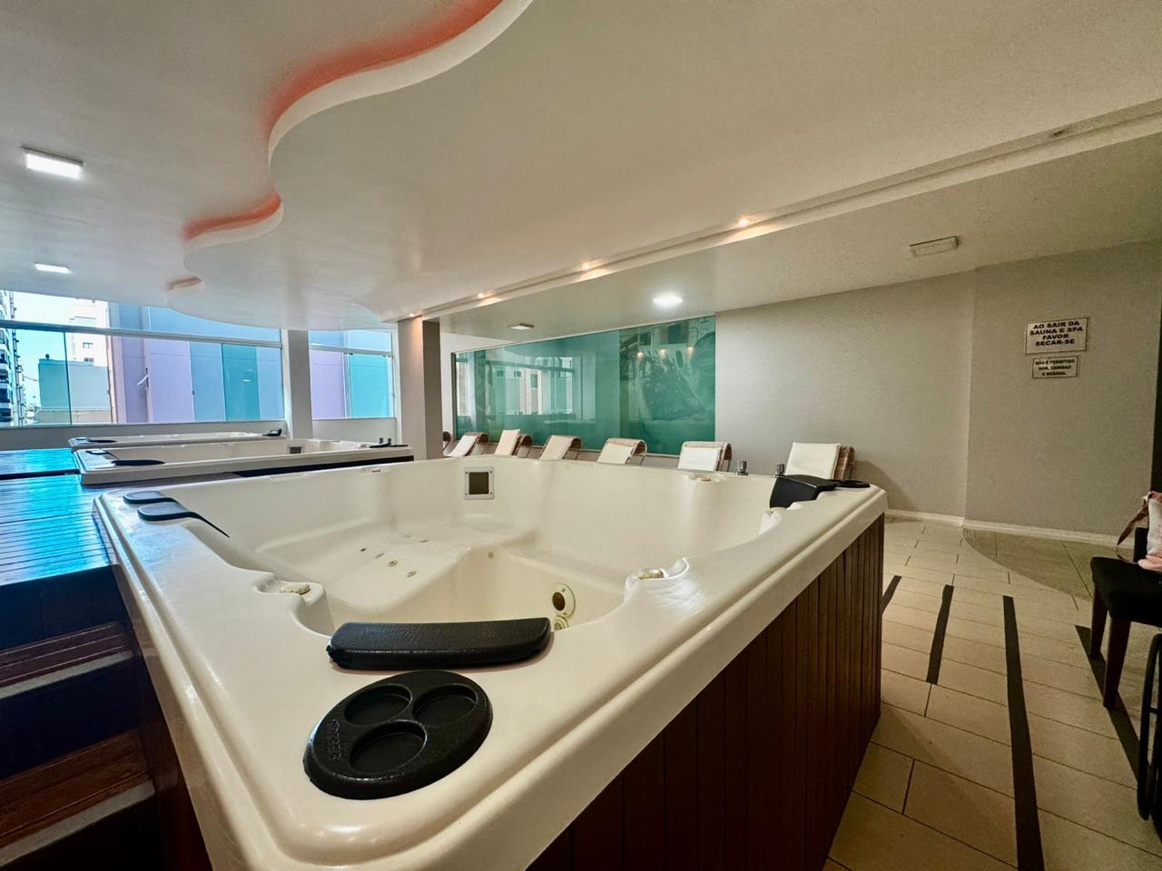 Apartamento no Condomínio Residencial Villa do Mar em Meia Praia - foto 28