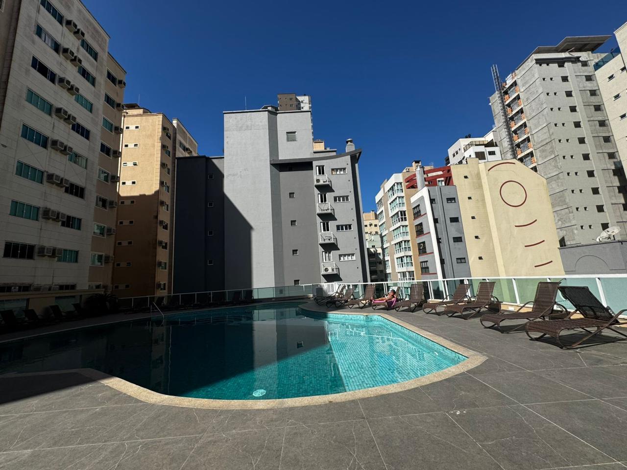 Apartamento no Condomínio Residencial Villa do Mar em Meia Praia - foto 29