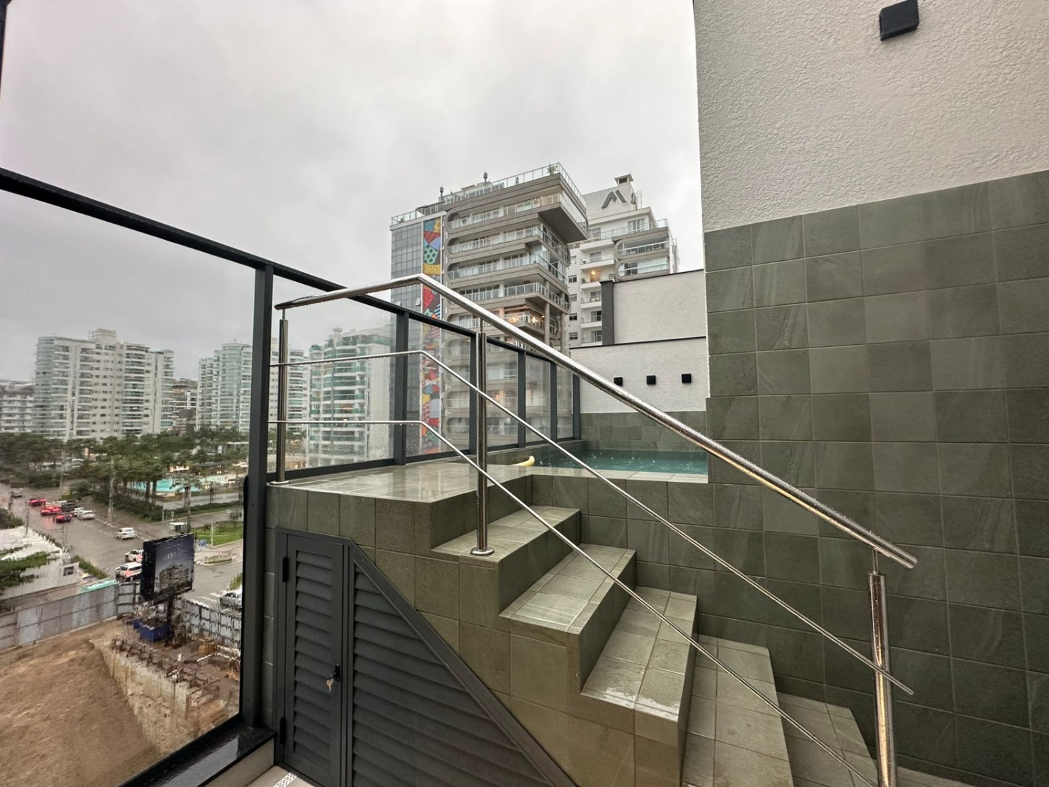 Apartamento Duplex no Edifício Cala Dor na Praia Brava - foto 2