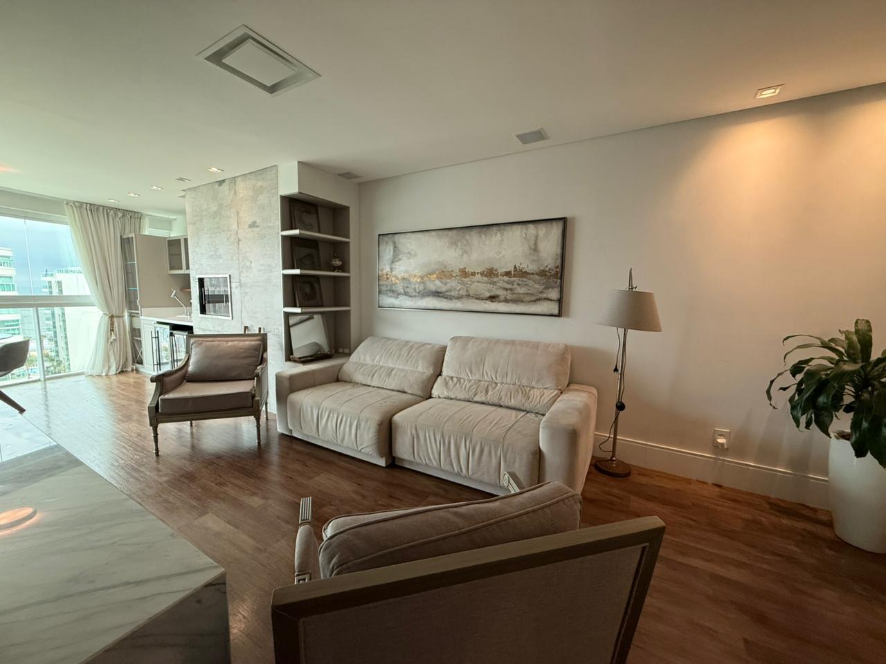 Apartamento no Ed. Brava Beach Aroeira na Praia Brava - foto 9