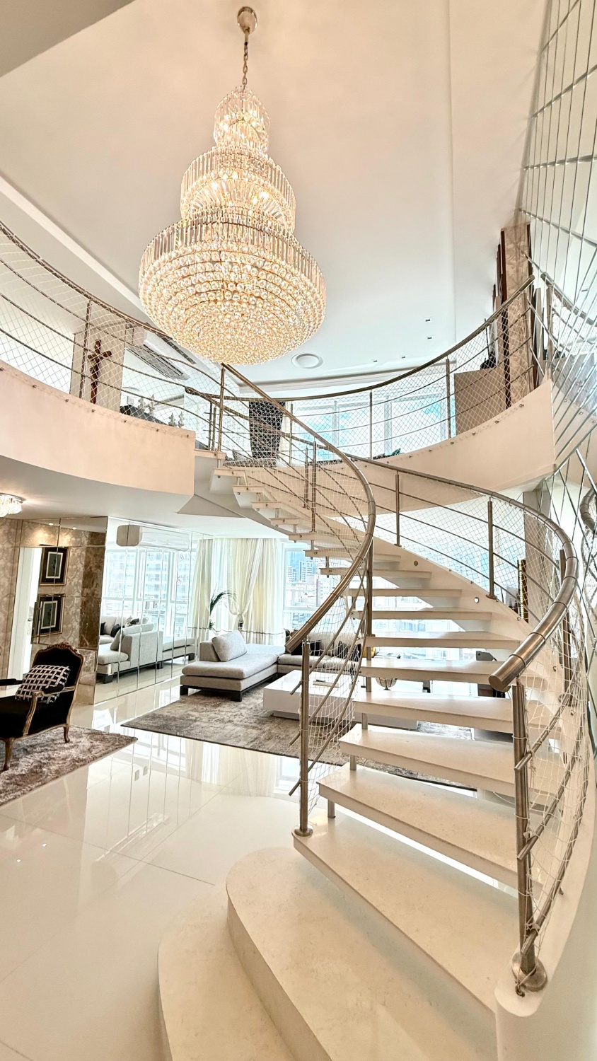 Apartamento Duplex no Edifício Dubai Tower Residence em Meia Praia - Itapema/SC - foto 2